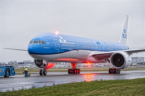 klm boeing 777-300